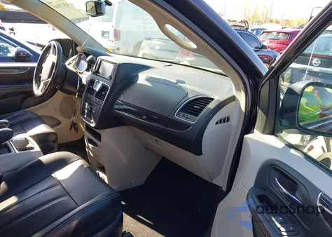 2015 Chrysler Town & Country Touring from USA, damaged, VIN 2C4RC1BG4FR553358